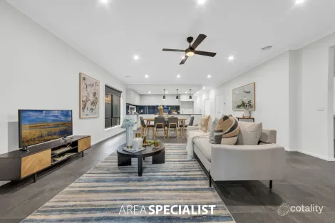 Property photo of 3 Revelstoke Crescent Pakenham VIC 3810