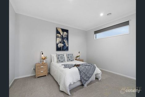 Property photo of 52 Waves Drive Point Cook VIC 3030