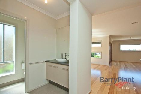 Property photo of 4 Audrey Lane Berwick VIC 3806