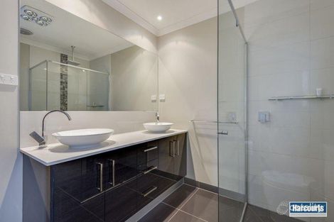 Property photo of 4 Abbeygate Way Cranbourne West VIC 3977
