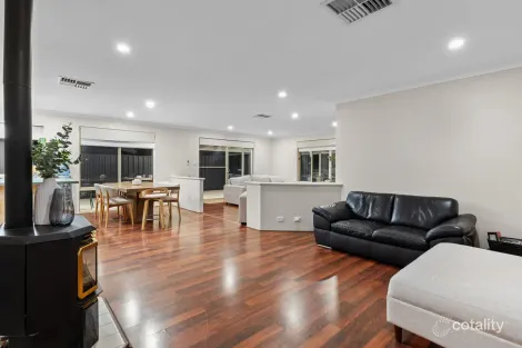 Property photo of 21 Denfield Rise Carramar WA 6031