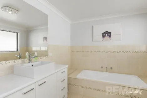 Property photo of 25 Balala Crescent Bourkelands NSW 2650