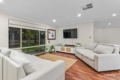 Property photo of 21 Denfield Rise Carramar WA 6031