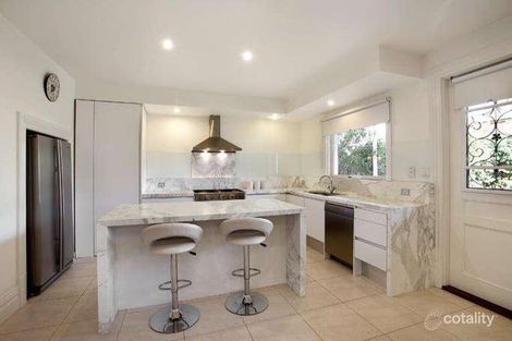 Property photo of 18 Carnarvon Road Caulfield North VIC 3161
