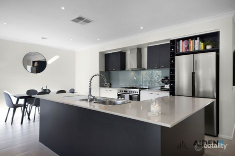 Property photo of 7 Redbox Crescent Burnside Heights VIC 3023