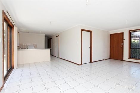 Property photo of 2/42 Rosella Avenue Werribee VIC 3030