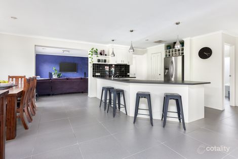 Property photo of 18 Tralee Circuit Narre Warren VIC 3805