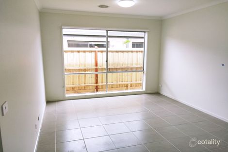 Property photo of 10 Leafy Road Werribee VIC 3030