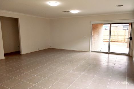 Property photo of 10 Leafy Road Werribee VIC 3030