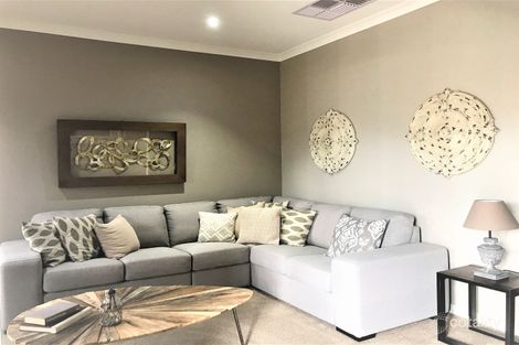 Property photo of 8 Clovelly Way Officer VIC 3809