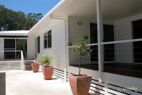 99 Lake Weyba Dr, Noosaville, QLD 4566