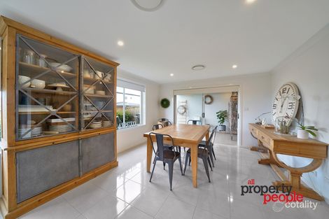 Property photo of 9 Highland Close Macquarie Links NSW 2565