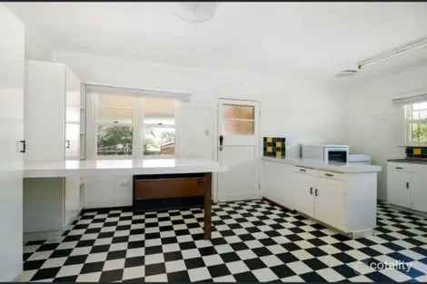 Property photo of 7 Macquarie Street Centenary Heights QLD 4350