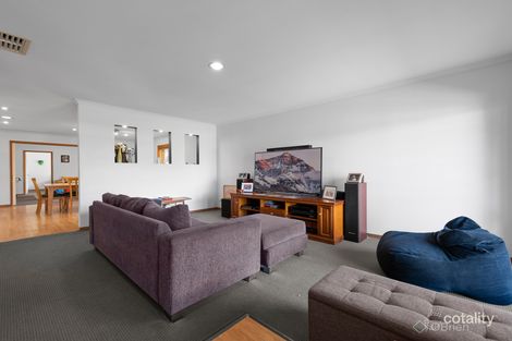 Property photo of 5 Abercairn Drive Narre Warren South VIC 3805