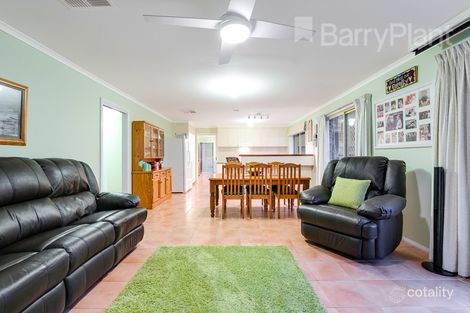 Property photo of 3 Earle Close Pakenham VIC 3810