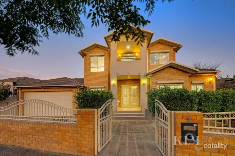 Property photo of 4 Watersedge Way Roxburgh Park VIC 3064