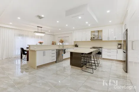 Property photo of 4 Watersedge Way Roxburgh Park VIC 3064