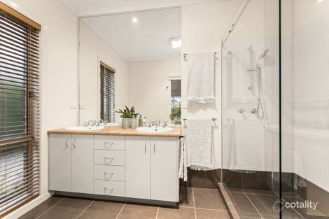 Property photo of 5 Blue Bell Court Pakenham VIC 3810