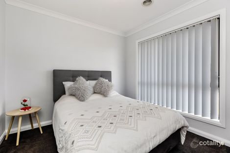 Property photo of 7 Jimberoo Loop Gobbagombalin NSW 2650