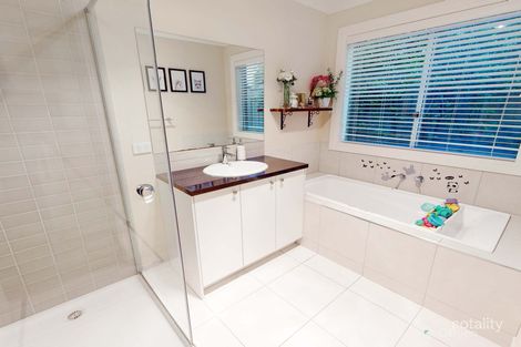 60 Mcewan Dr, Cranbourne East, VIC 3977