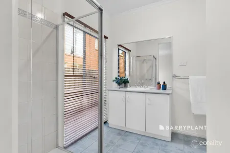 Property photo of 21 Clocktower Court Berwick VIC 3806