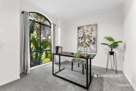 Property photo of 21 Clocktower Court Berwick VIC 3806