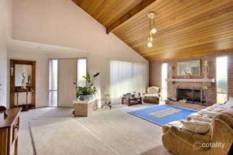 Property photo of 2 David Court Narre Warren VIC 3805