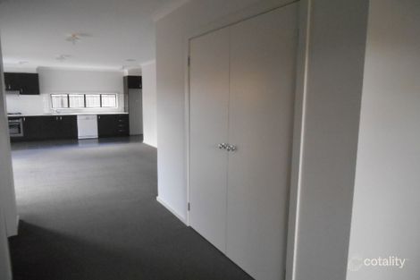 Property photo of 8 Hadley Lane Craigieburn VIC 3064