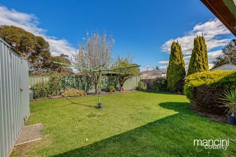 Property photo of 14 Featherby Way Altona Meadows VIC 3028