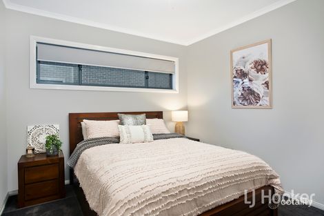 Property photo of 167 Hampshire Boulevard Spring Farm NSW 2570