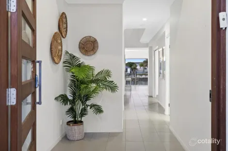 Property photo of 63 Cova Boulevard Hope Island QLD 4212