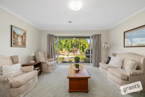 Property photo of 19A Tilba Court Berwick VIC 3806