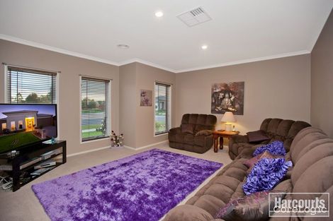 Property photo of 16 Winneke Way Pakenham VIC 3810