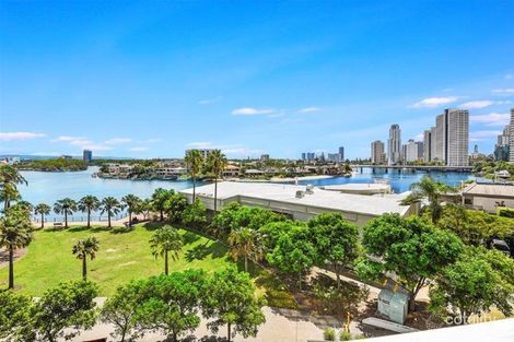 Property photo of 401/4 Wahroonga Place Surfers Paradise QLD 4217