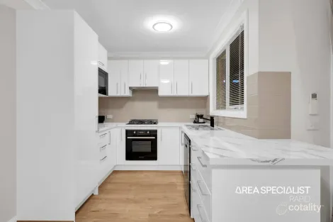 Property photo of 10 Fulham Close Hampton Park VIC 3976