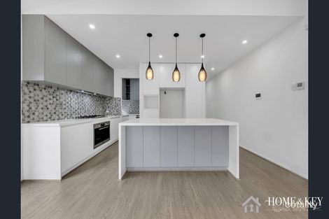 Property photo of 28 Lowline Way Wollert VIC 3750