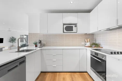 2/44 Ancona St, Carrara, QLD 4211