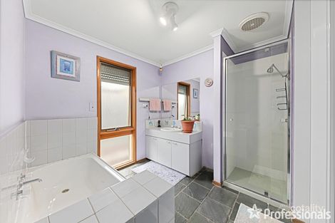 Property photo of 17 Centenary Court Kings Park VIC 3021
