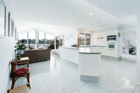 Property photo of 17 Cabana Boulevard Benowa QLD 4217