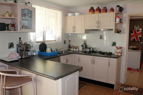 Property photo of 27 Swan Circuit Green Valley NSW 2168