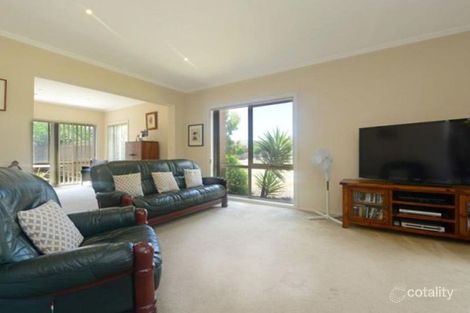 Property photo of 8 Pepperbush Crescent Langwarrin VIC 3910
