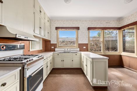 Property photo of 28 Dumossa Avenue Bulleen VIC 3105