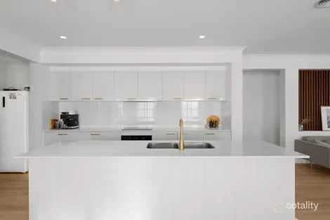 Property photo of 18 Maple Tree Boulevard Mansfield VIC 3722