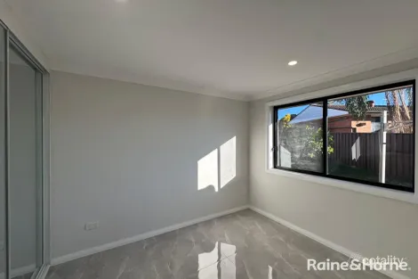 Property photo of 11 Scribbly Place Macquarie Fields NSW 2564