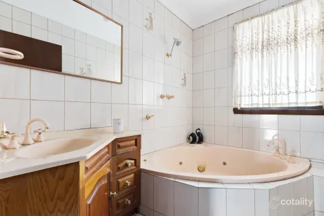Property photo of 4 Epsom Court Fawkner VIC 3060