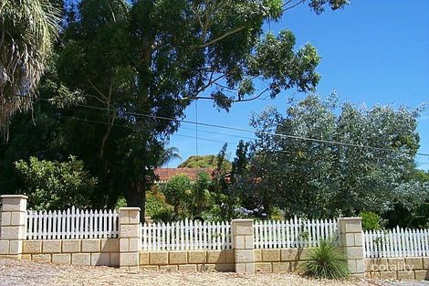 Property photo of 26 Brie Brie Crescent Kalamunda WA 6076