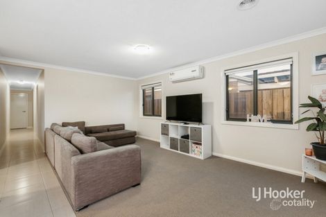 Property photo of 35 Toolern Waters Drive Weir Views VIC 3338
