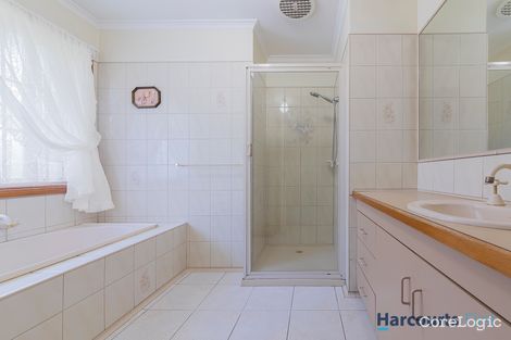 Property photo of 16 Bowen Court Berwick VIC 3806