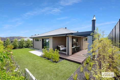 Property photo of 38 Hampshire Boulevard Leneva VIC 3691