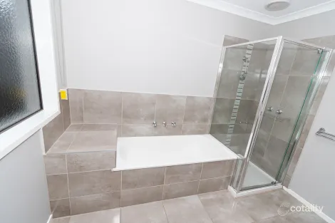 Property photo of 42 Alarah Boulevard Cranbourne West VIC 3977